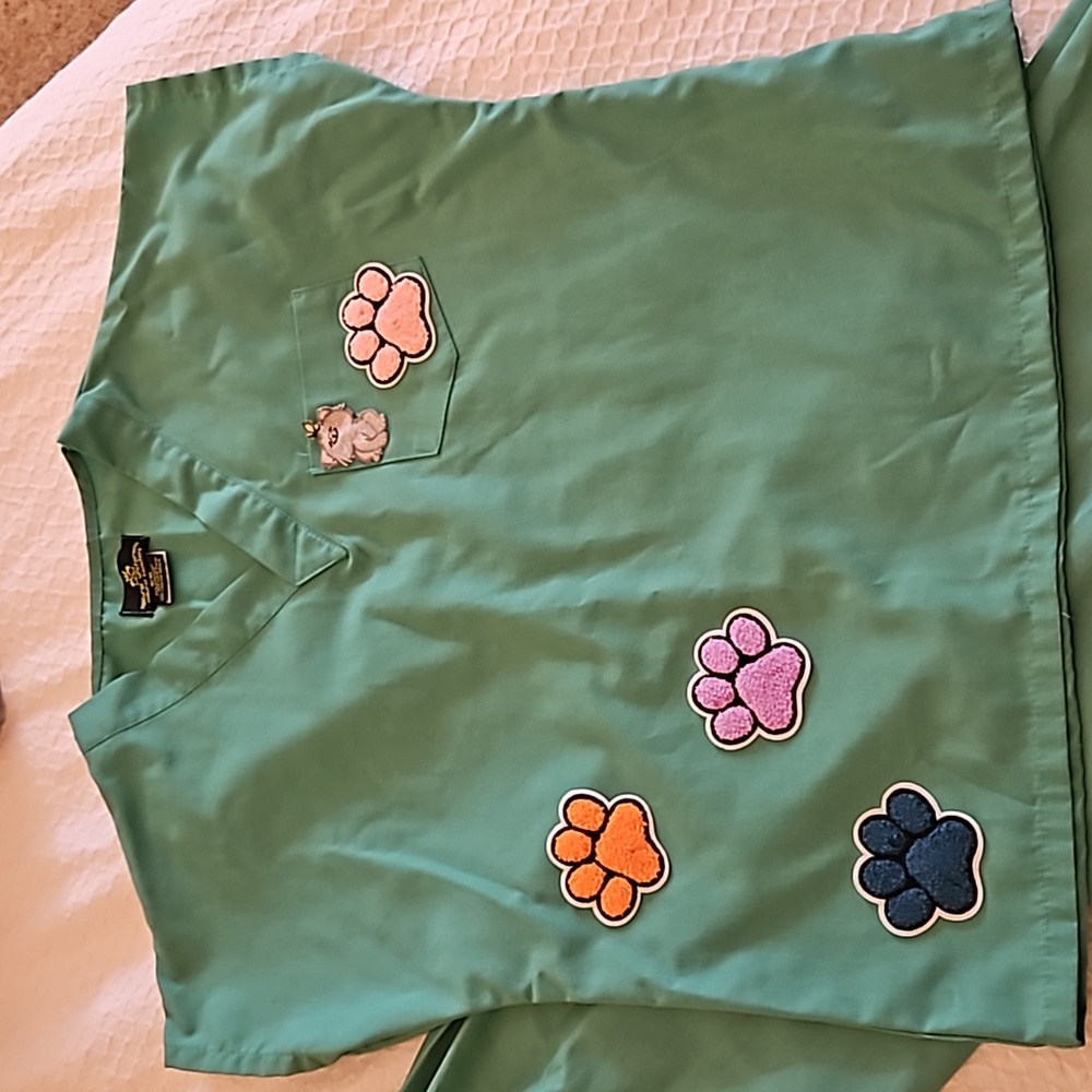 Veterinarian costume/scrubs - Picture 2 of 4